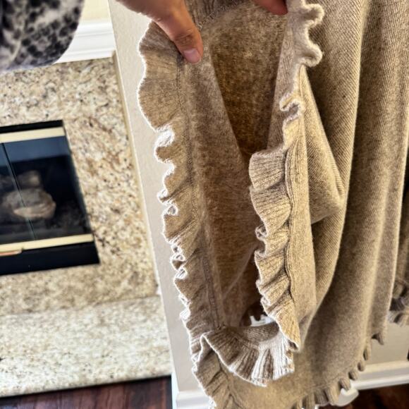Sutton Studio Made in Italy Wool Knit Ruffled Shawl Wrap Poncho Beige OS - Picture 5 of 7